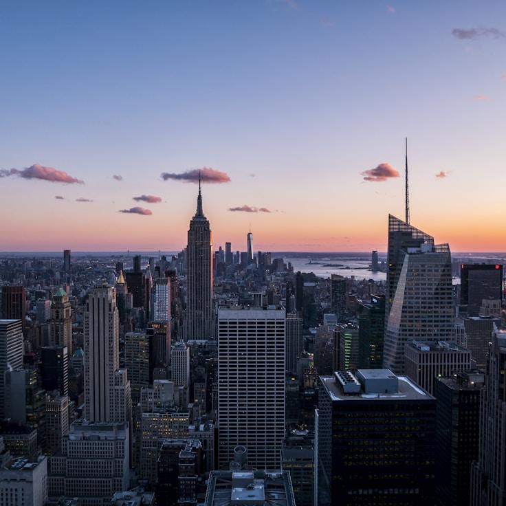 Parents evaluating schools in Germany